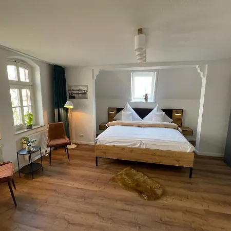 Hotel Kanal-haus Direkt Am Nok 3*