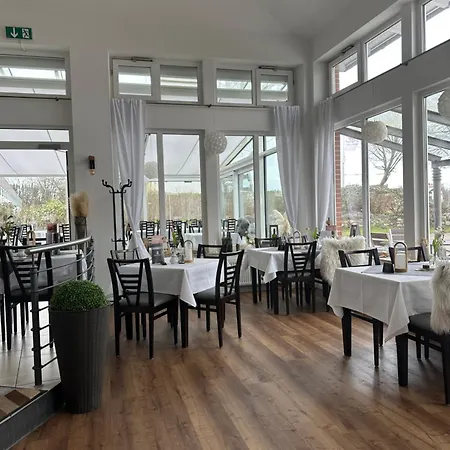 Kanal-haus Direkt Am Nok Hotel 3*