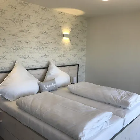 Hotel Kanal-haus Direkt Am Nok 3*