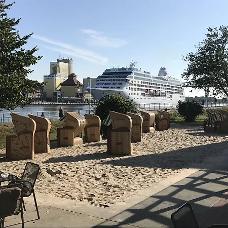 Hotel Kanal-haus Direkt Am Nok 3*