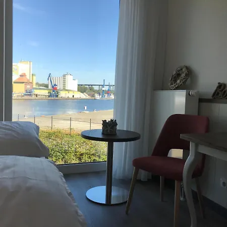 Hotel Kanal-haus Direkt Am Nok 3*